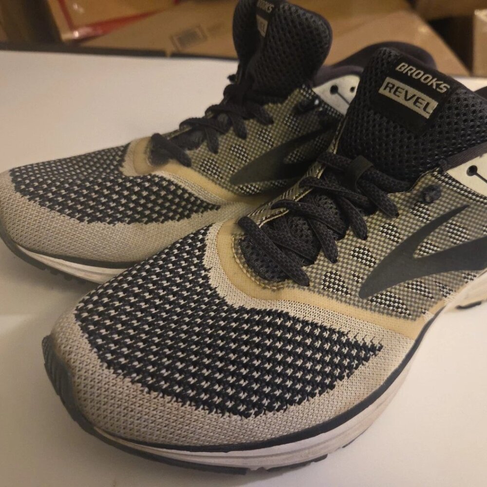 Brooks Revel Running Gym Exercise Shoes Black Gray White Mens Size 10.5